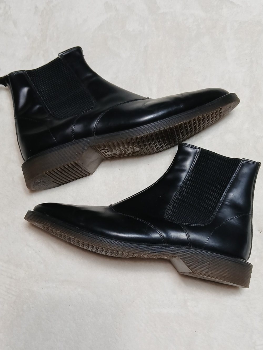 Dr. Martens Black Leather Chukka Chelsea Pointed Toe Boots Size 9